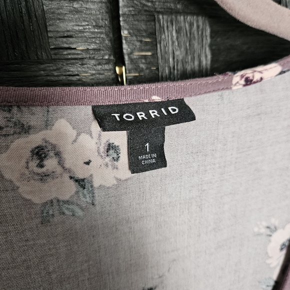 Torrid Floral Peplum Top in Dusty Mauve - Picture 4 of 4